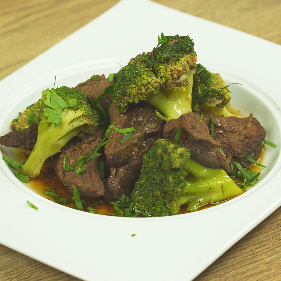 SlowCooked Beef with Broccoli So Delicious