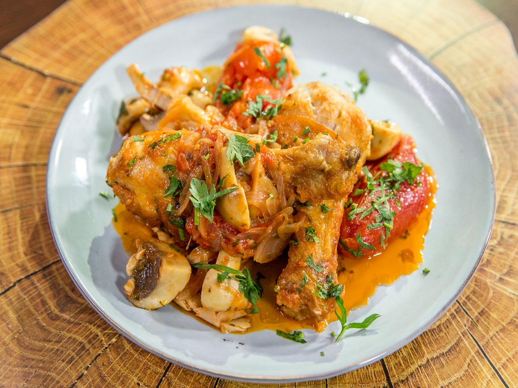 Chicken Drumsticks with Mushrooms and Tomatoes So Delicious